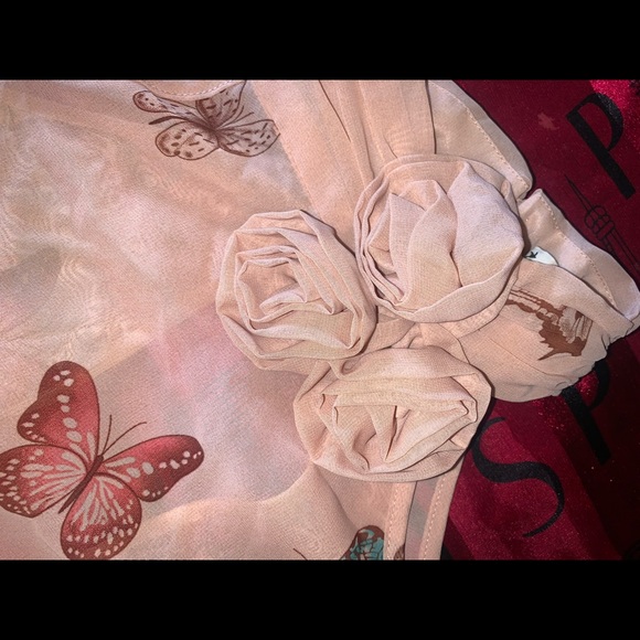 Cute around the neck top - size small - Picture 2 of 3